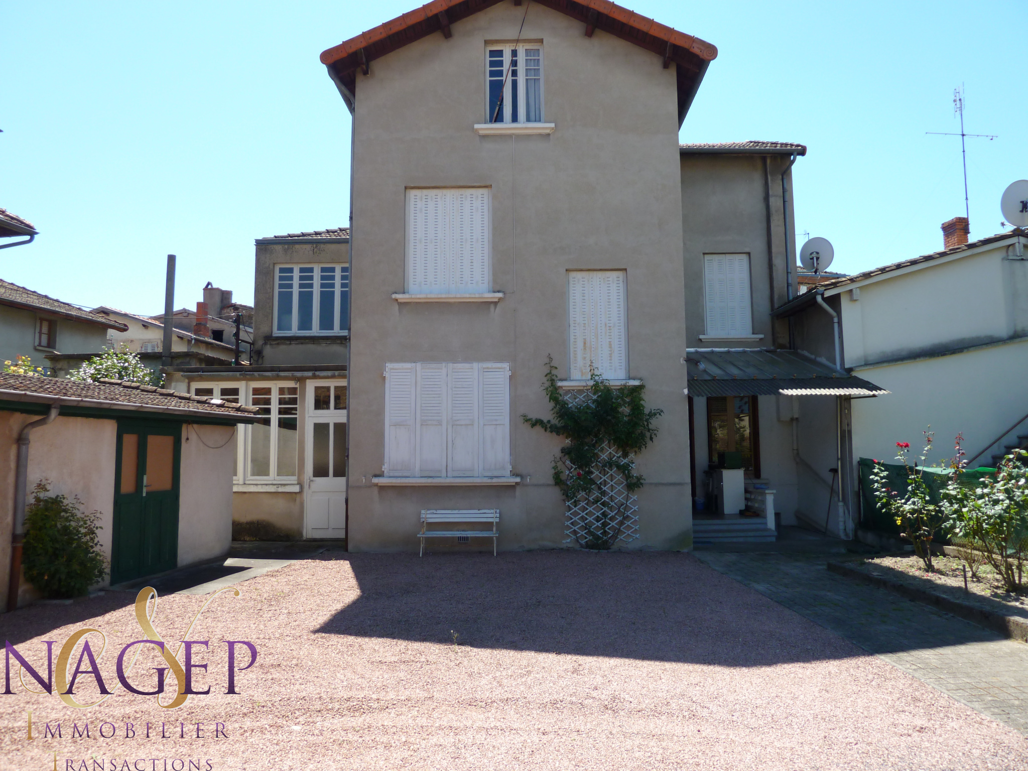 vente 63 COURPIERE PROPRIETE A RENOVER AVEC GRAND ATELIER ET ...